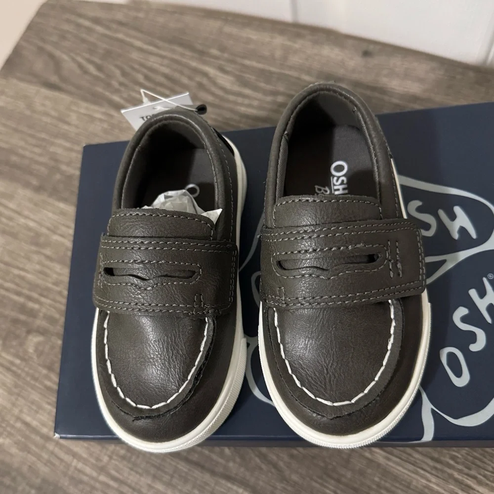NWT OshKosh B’gosh Toddler Shoes Size 5